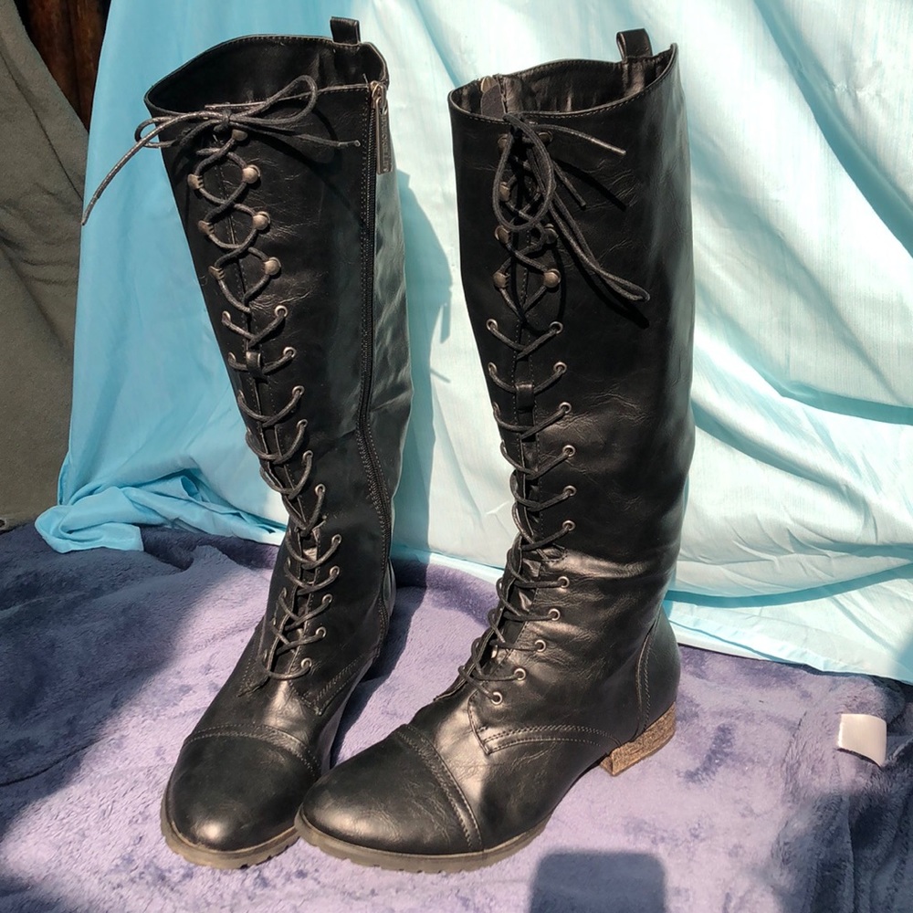 Breckelle’s Black Faux Leather zip up Boots